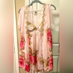 Floral two-piece lingering